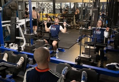 Apprenants APSF IRSS promo 2025-2026, en séance d'exercice à la salle de sport