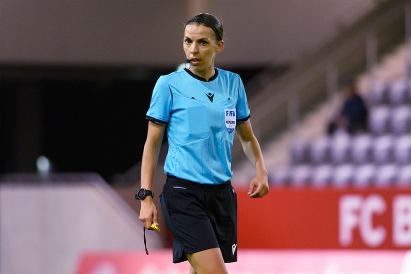 femme arbitre