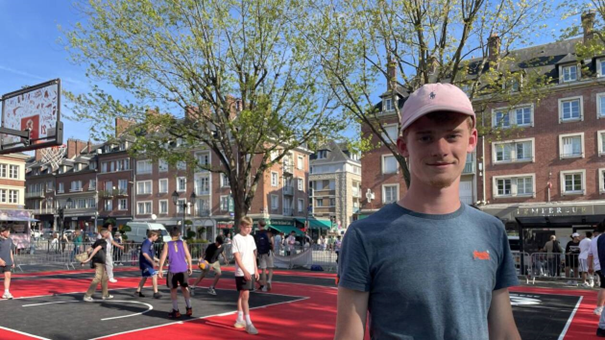 Un terrain de basket éphémère